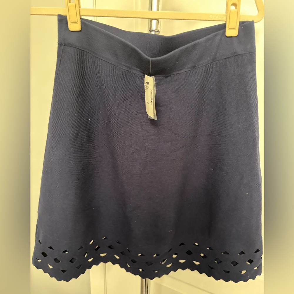 Saks Fifth Avenue knit navy skirt - Size M